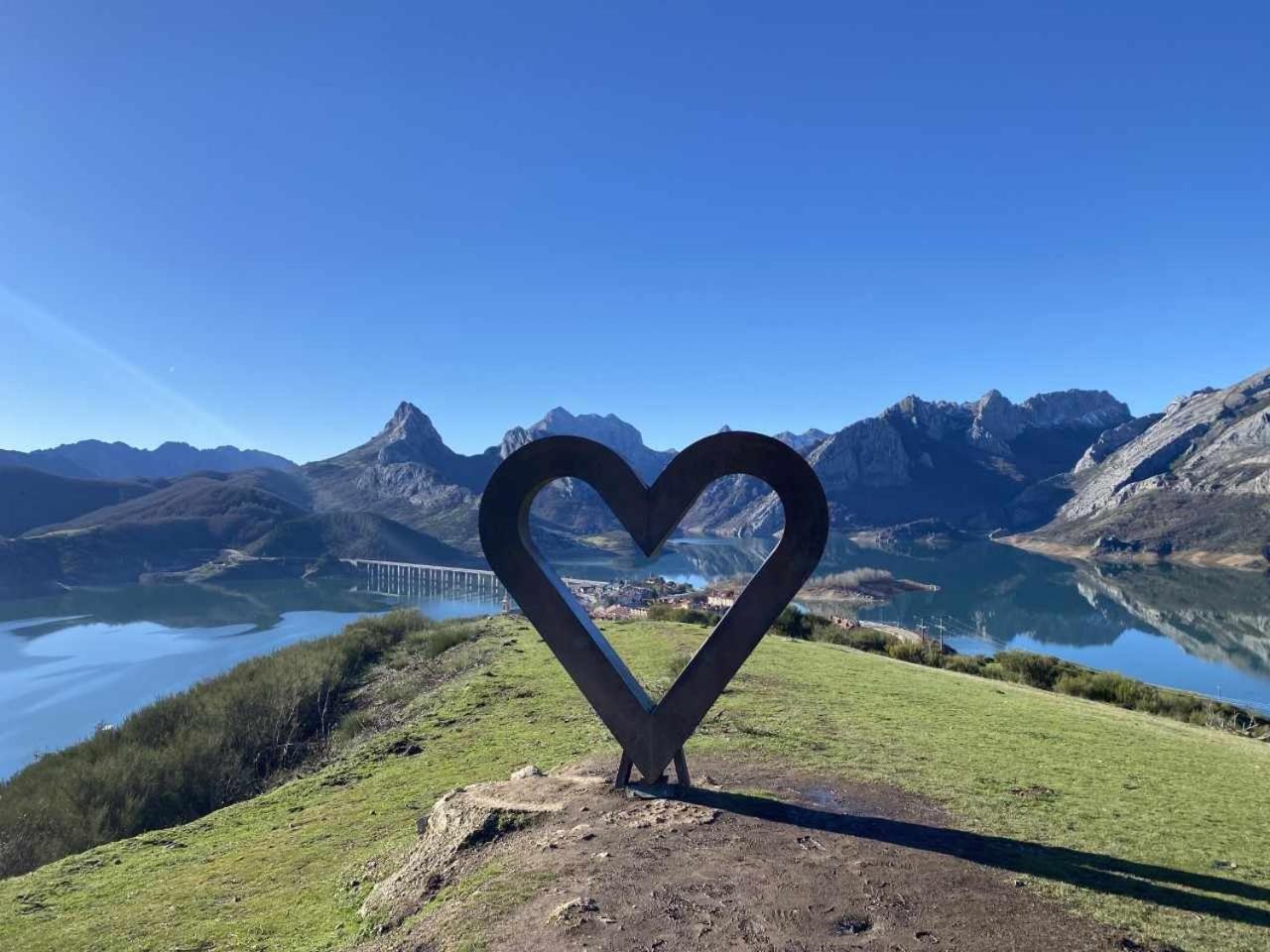 Mirador Solasierra Vistas A La Montana Y Pantano Riaño Exterior foto