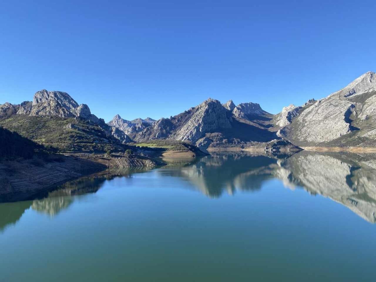 Mirador Solasierra Vistas A La Montana Y Pantano Riaño Exterior foto