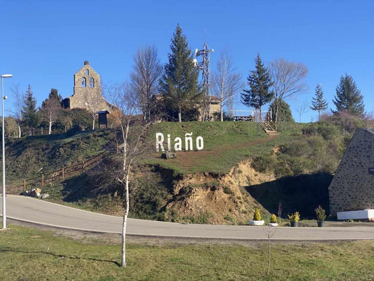 Mirador Solasierra Vistas A La Montana Y Pantano Riaño Exterior foto
